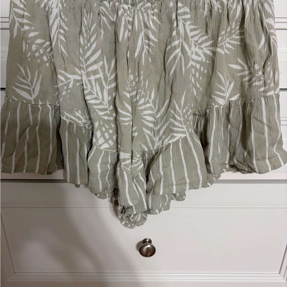 Leaf Print Ruffle Skort